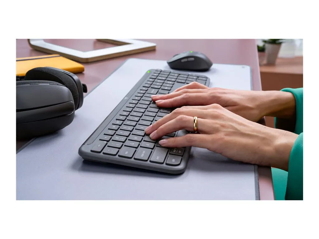 Logitech Signature MK955 Slim Combo for Business - Keyboard and mouse set - wireless - Bluetooth 5.1 LE 920-012427
